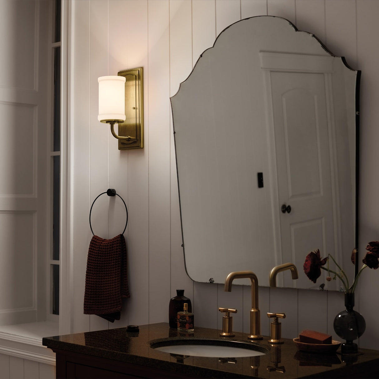 Vetivene 1 Light Wall Light - Natural Brass