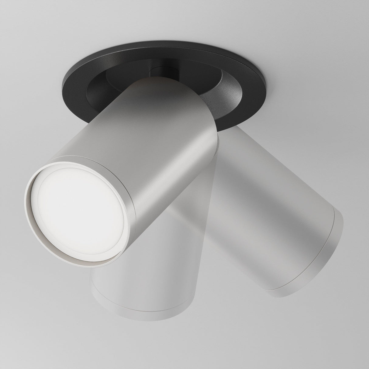 Mobility and control features of FOCUS S Single Recessed Spotlight in black and matte silver, showcasing flexible illumination