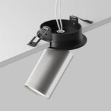 Mounting components for FOCUS S Single Recessed Spotlight in black and matte silver, illustrating easy installation options