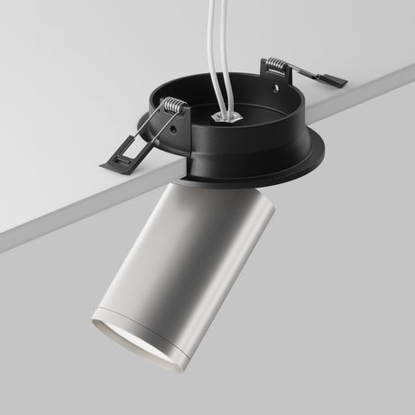 Mounting components for FOCUS S Single Recessed Spotlight in black and matte silver, illustrating easy installation options