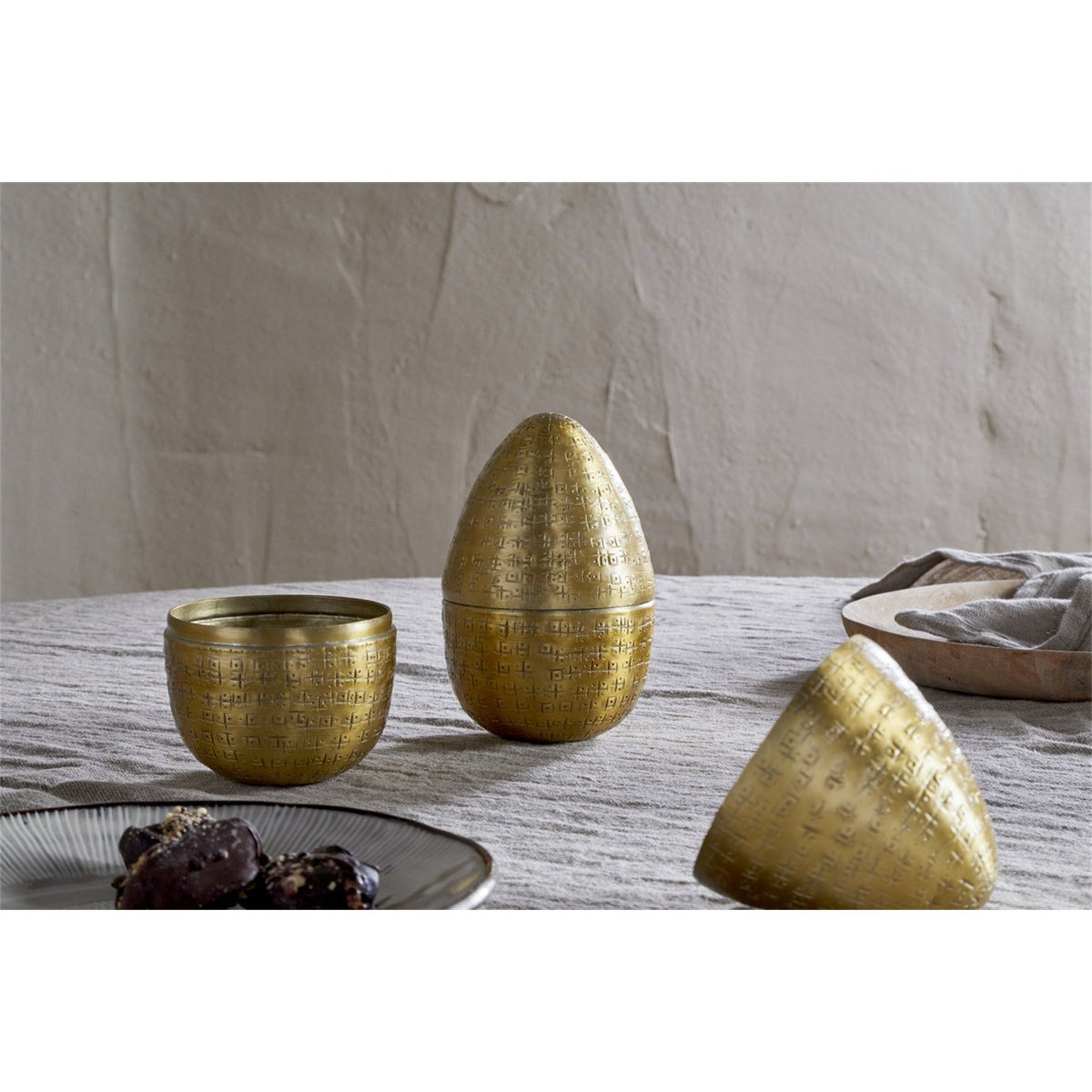 Mutti Opening Egg Easter Decoration - Antique Brass