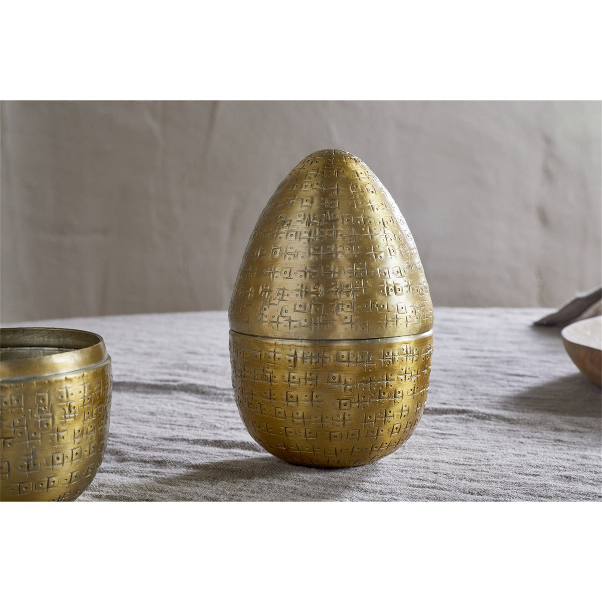 Mutti Opening Egg Easter Decoration - Antique Brass