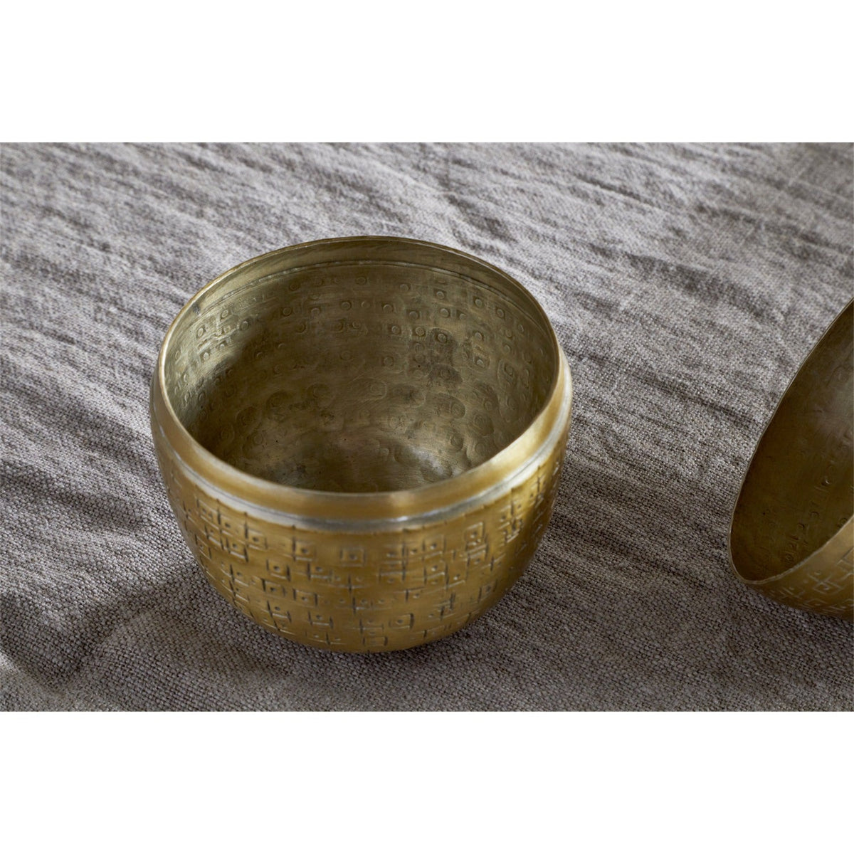 Mutti Opening Egg Easter Decoration - Antique Brass