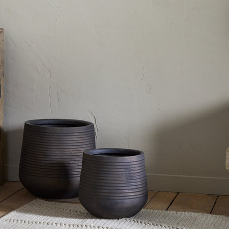 Lmaga Large Grooved Iron Planter - Aged Black