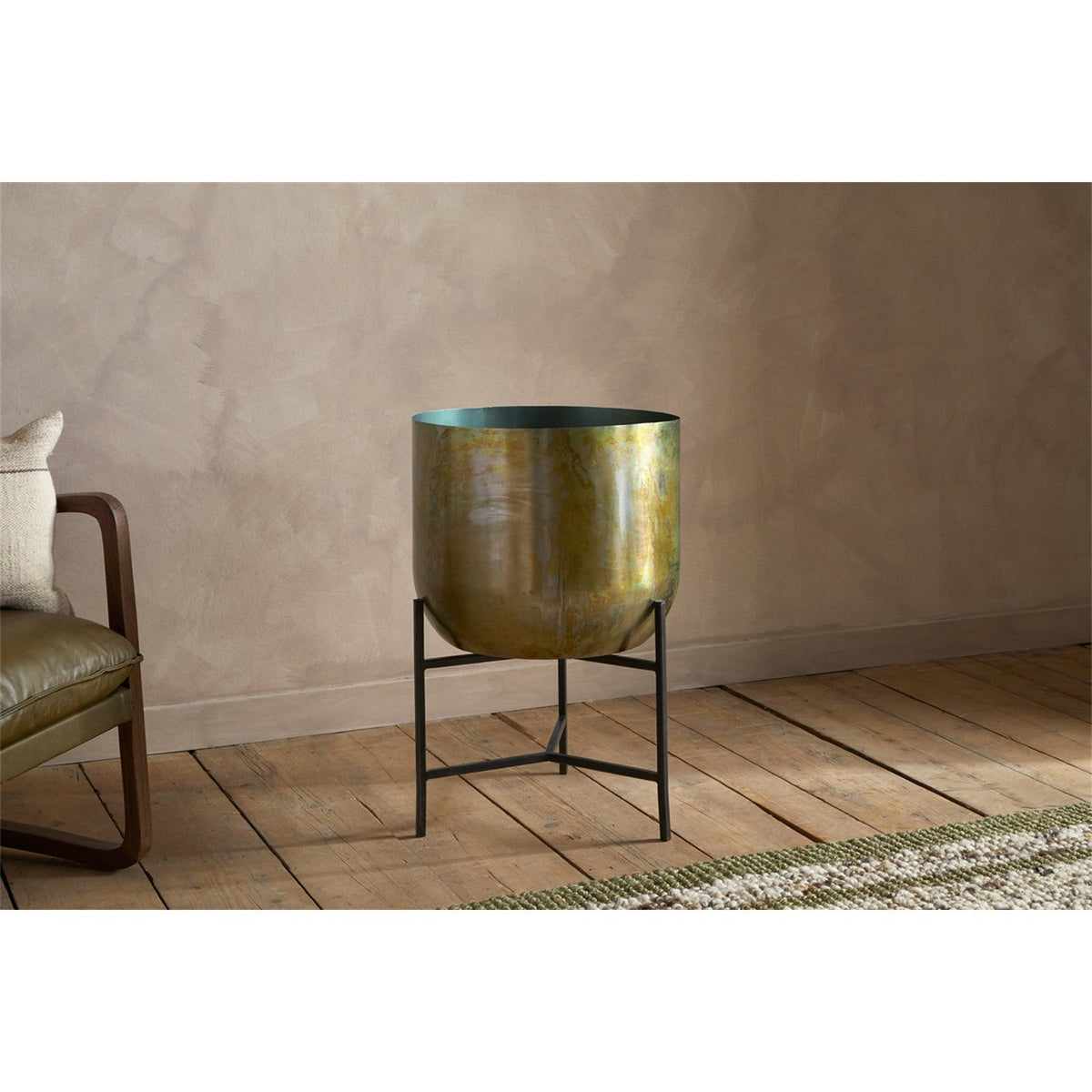 Jani Iron Planter on Stand - Oxidised Metal