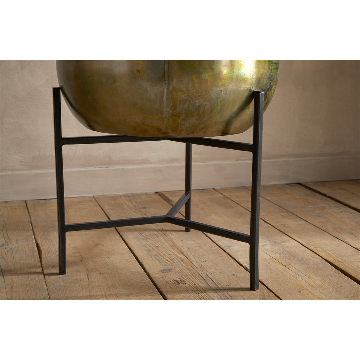 Jani Iron Planter on Stand - Oxidised Metal