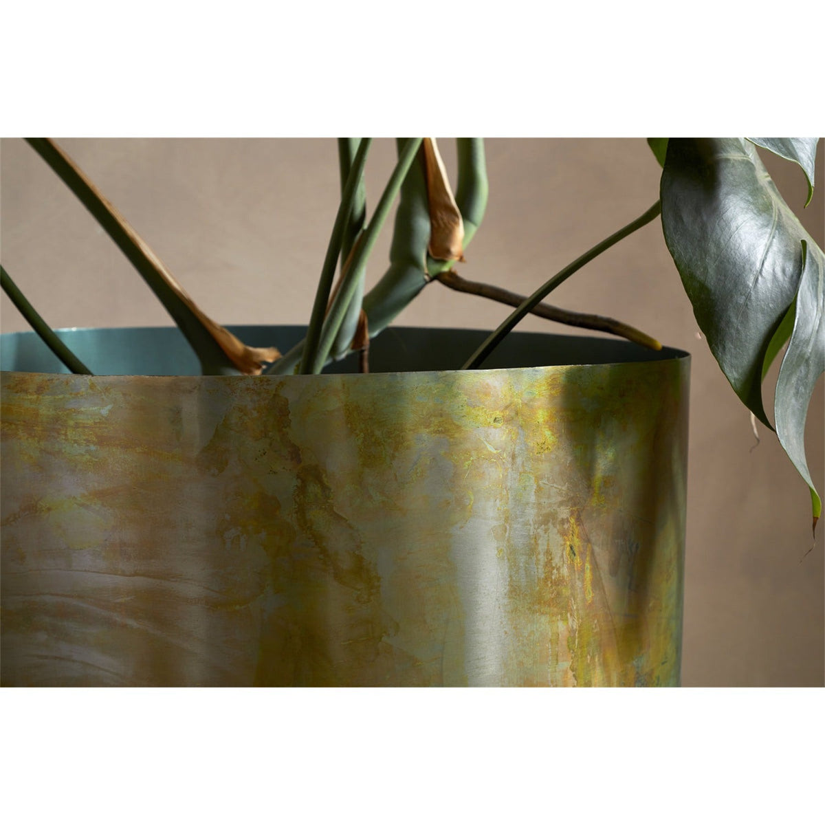 Jani Iron Planter on Stand - Oxidised Metal