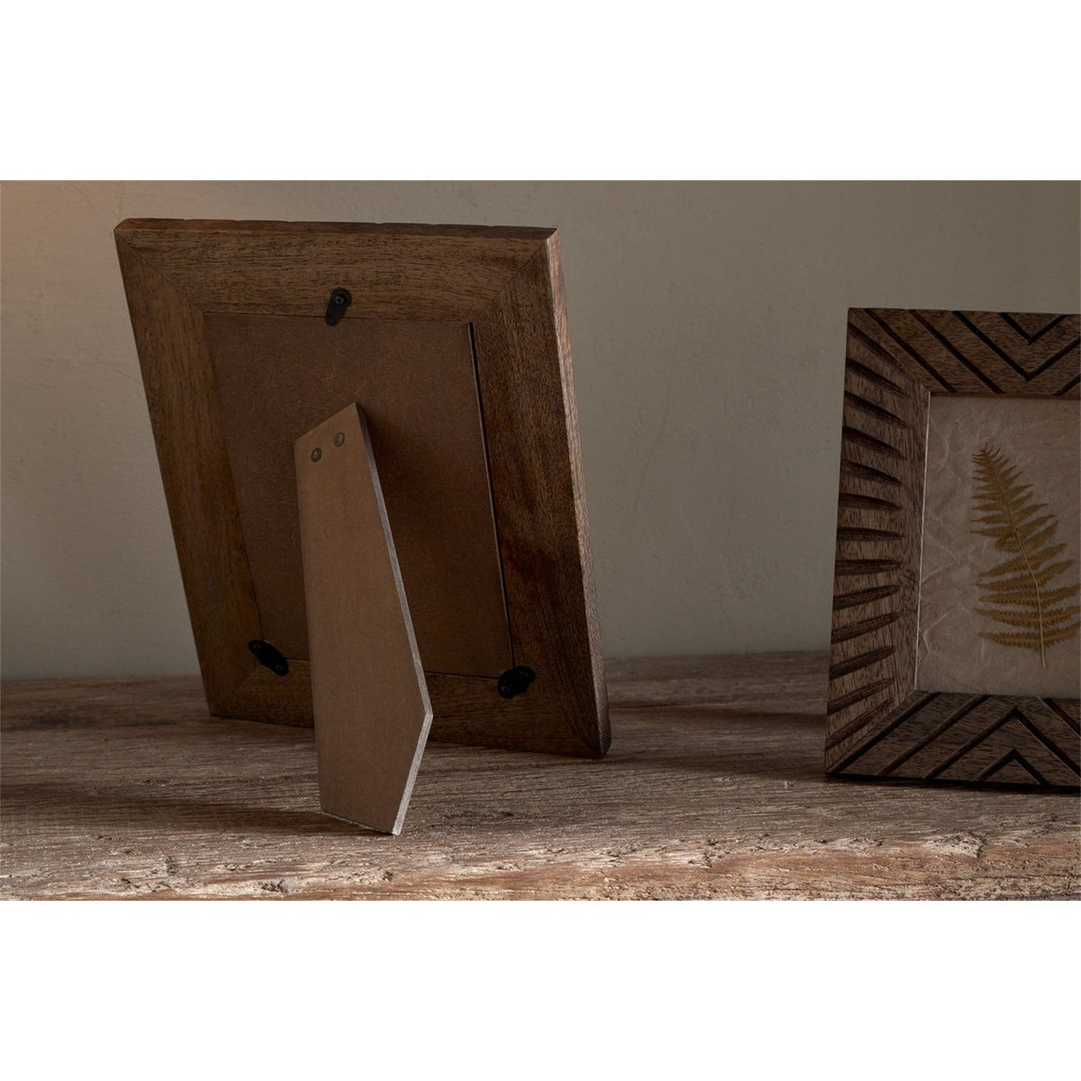 Janoni 5 x 7 Carved Mango Wood Photo Frame - Natural