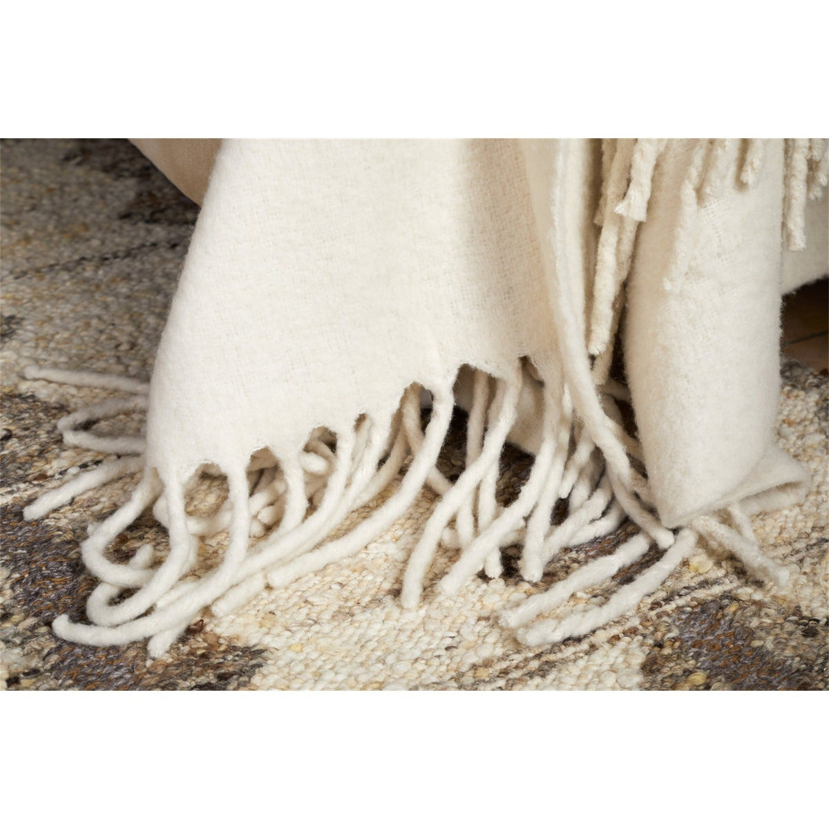 Velatu Fringed Merino Wool Throw - Natural
