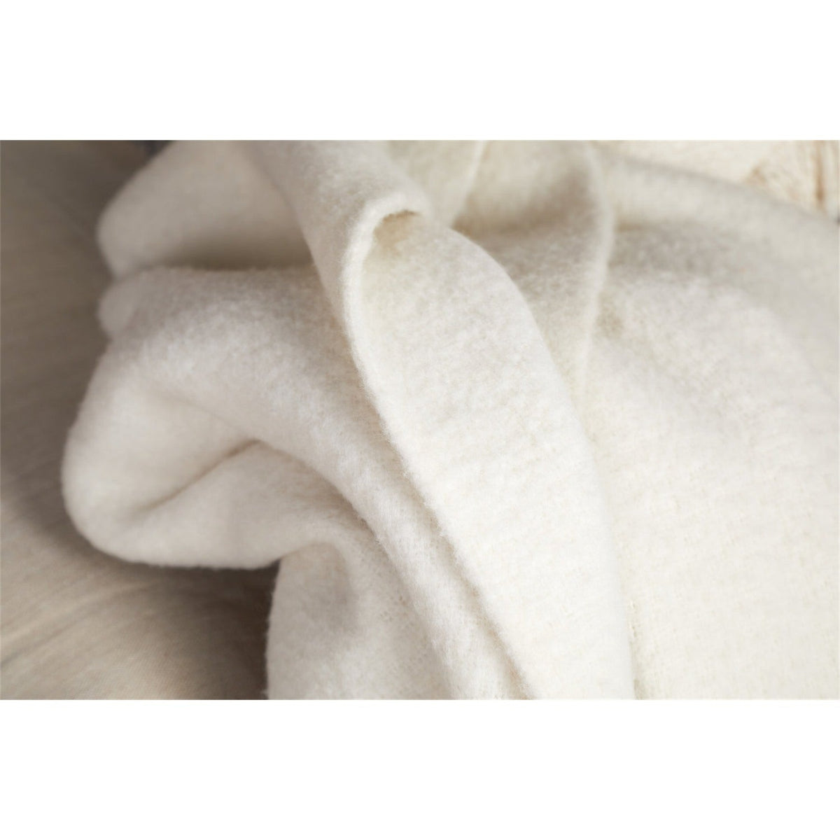 Velatu Fringed Merino Wool Throw - Natural