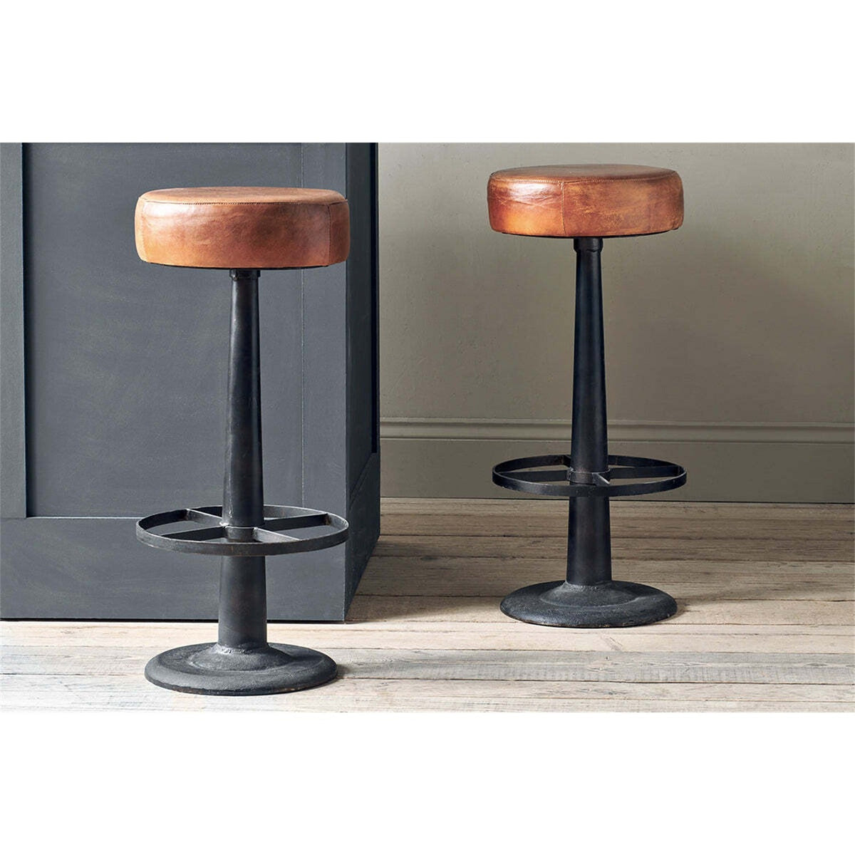 Narwana Leather Round Stool - Aged Tan