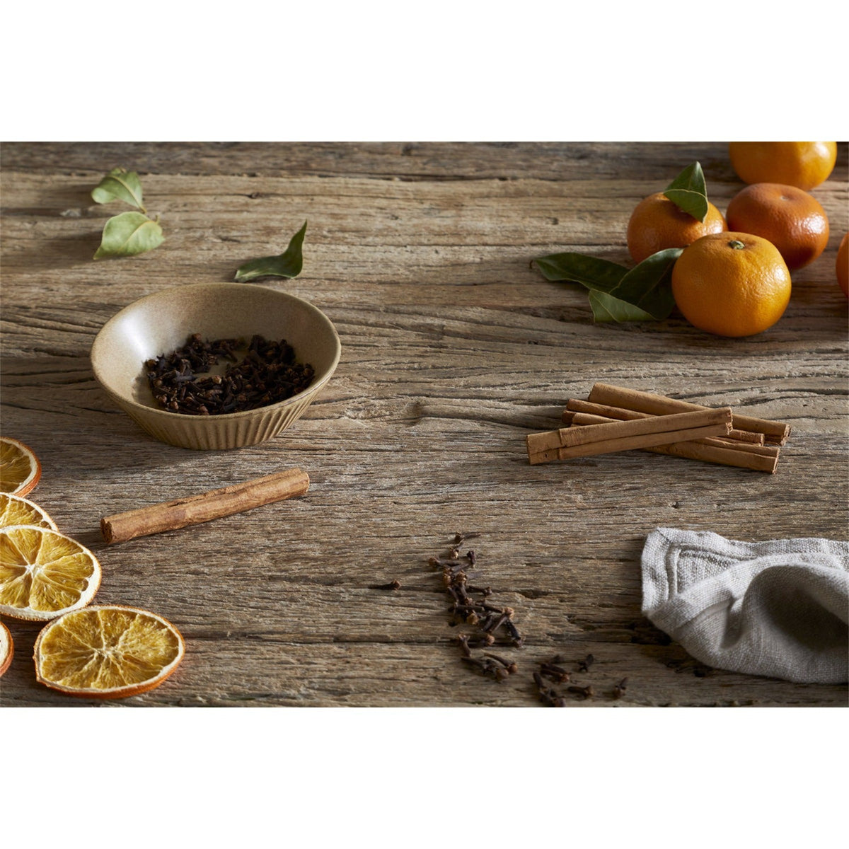 Mandarin & Clove 200ml Reed Diffuser - Antique Gold