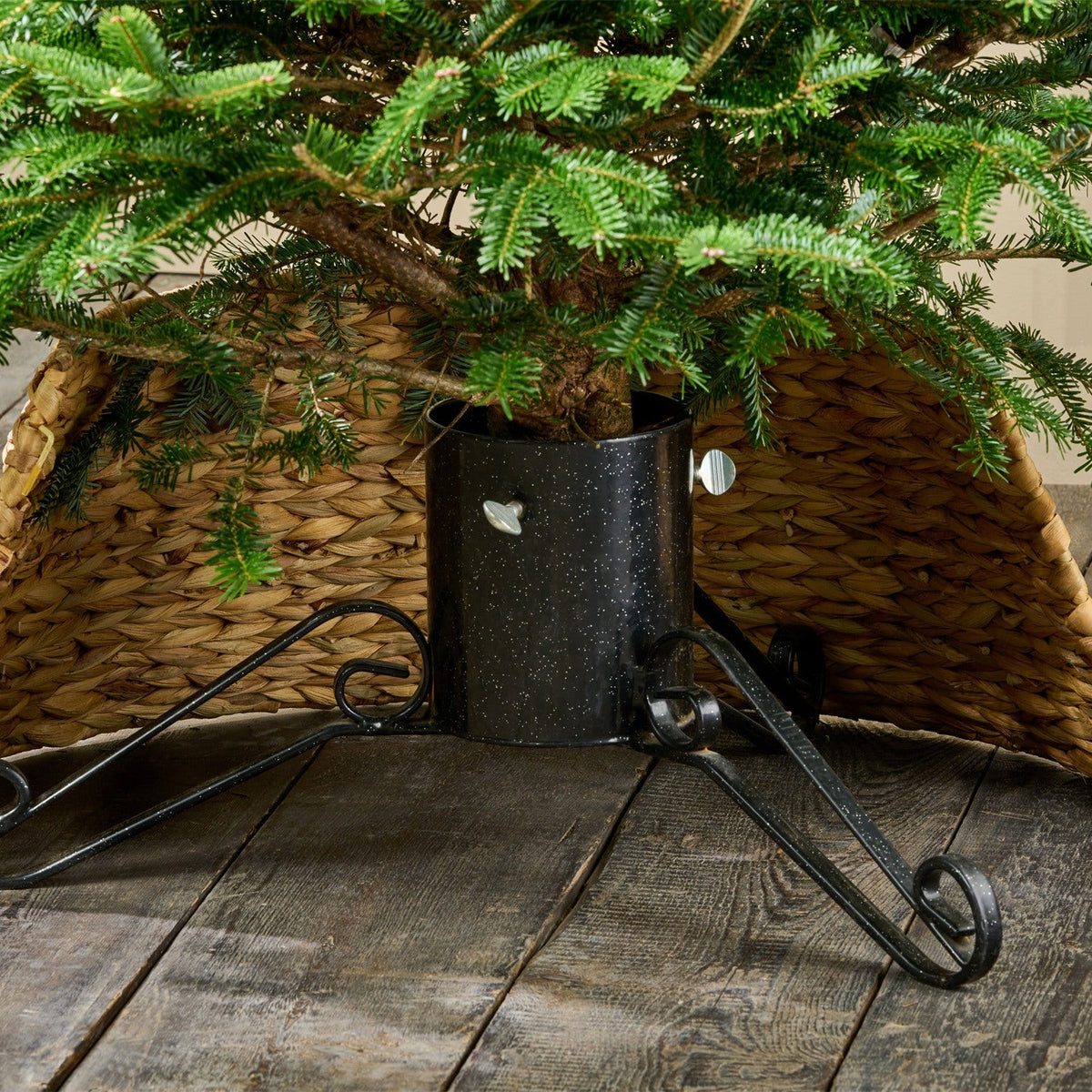 Vesvorne Water Hyacinth Christmas Tree Skirt - Natural