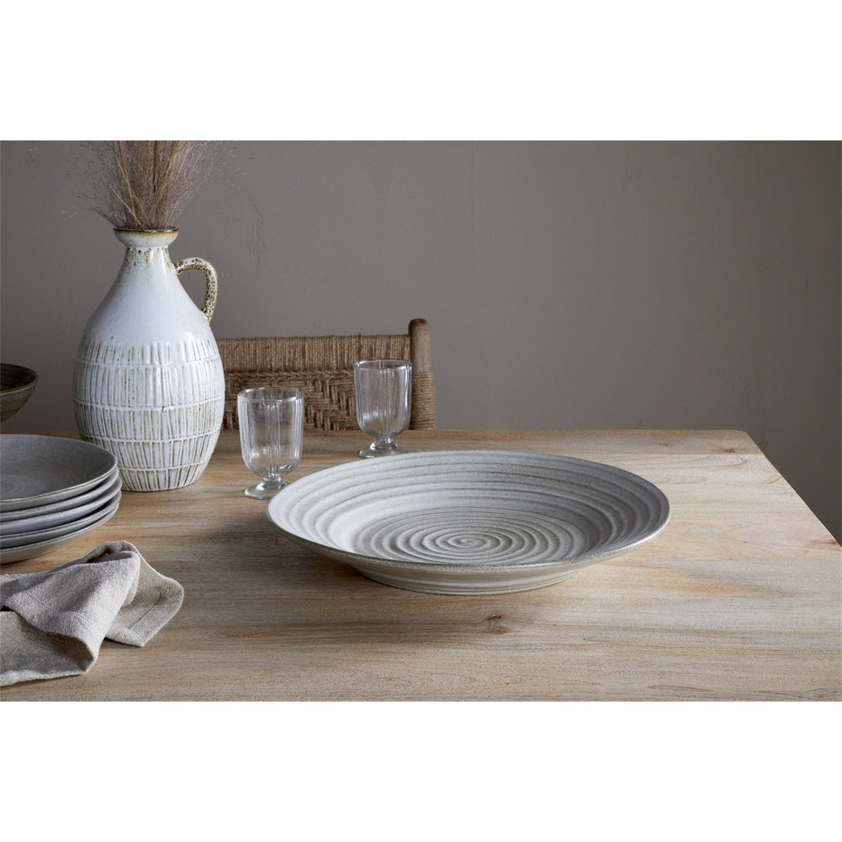 Valinha Earthenware Round Serving Platter - Grey