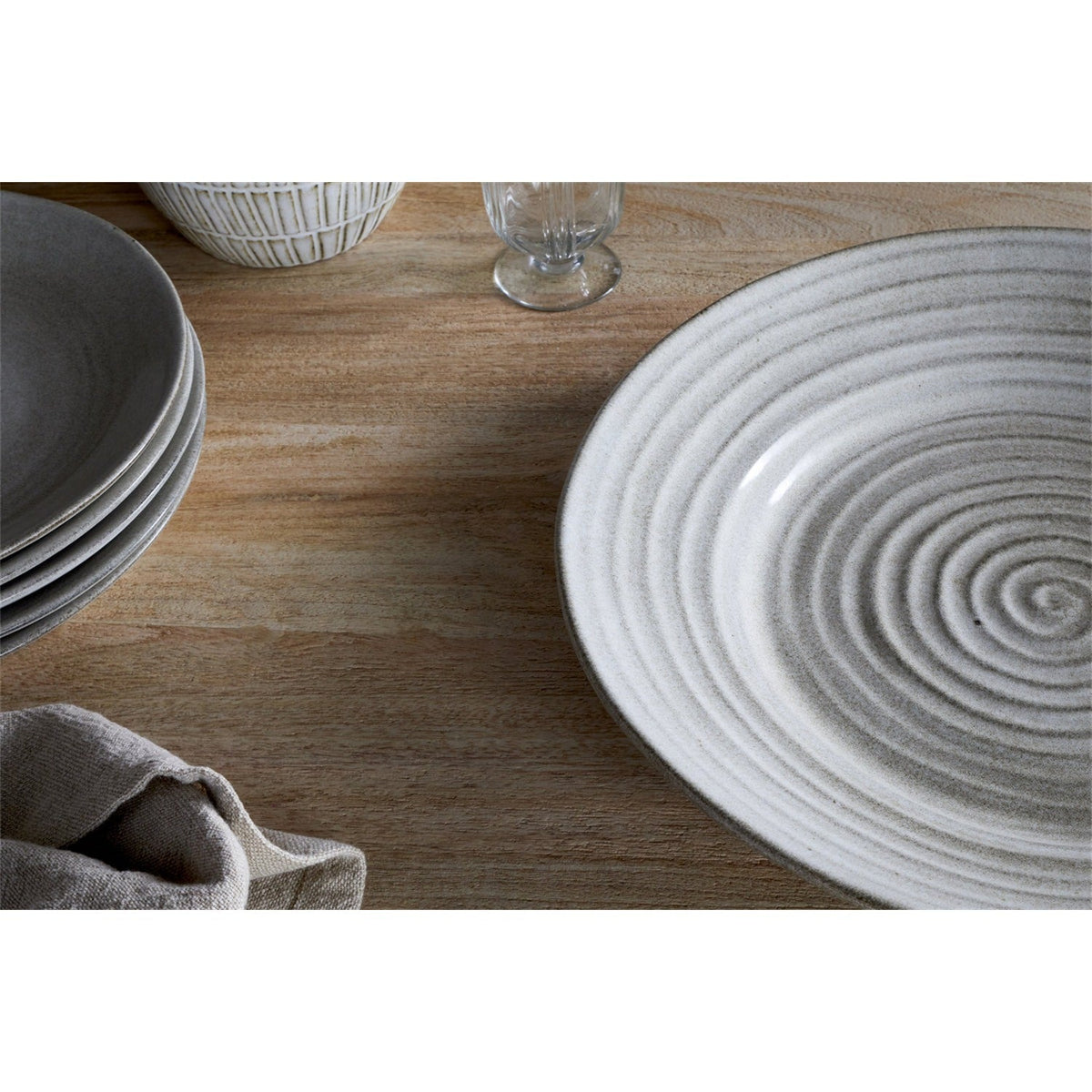 Valinha Earthenware Round Serving Platter - Grey