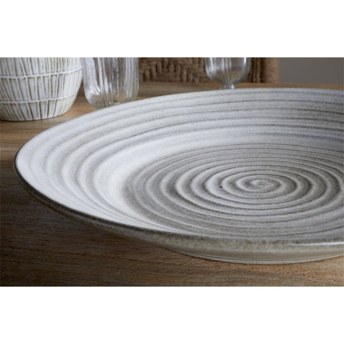 Valinha Earthenware Round Serving Platter - Grey