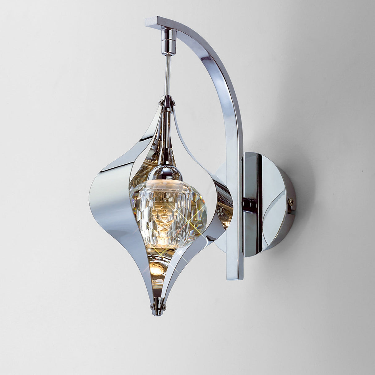 Amano 1 Light Crystal Wall Light With Switch - Chrome