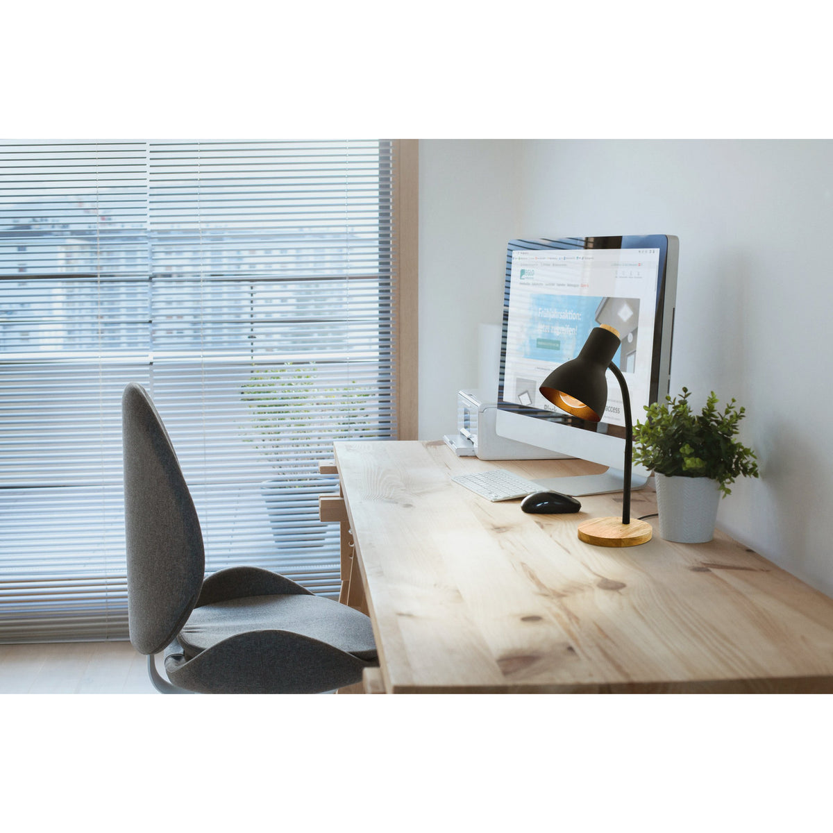 Dasessa Table Lamp - Black & Brown
