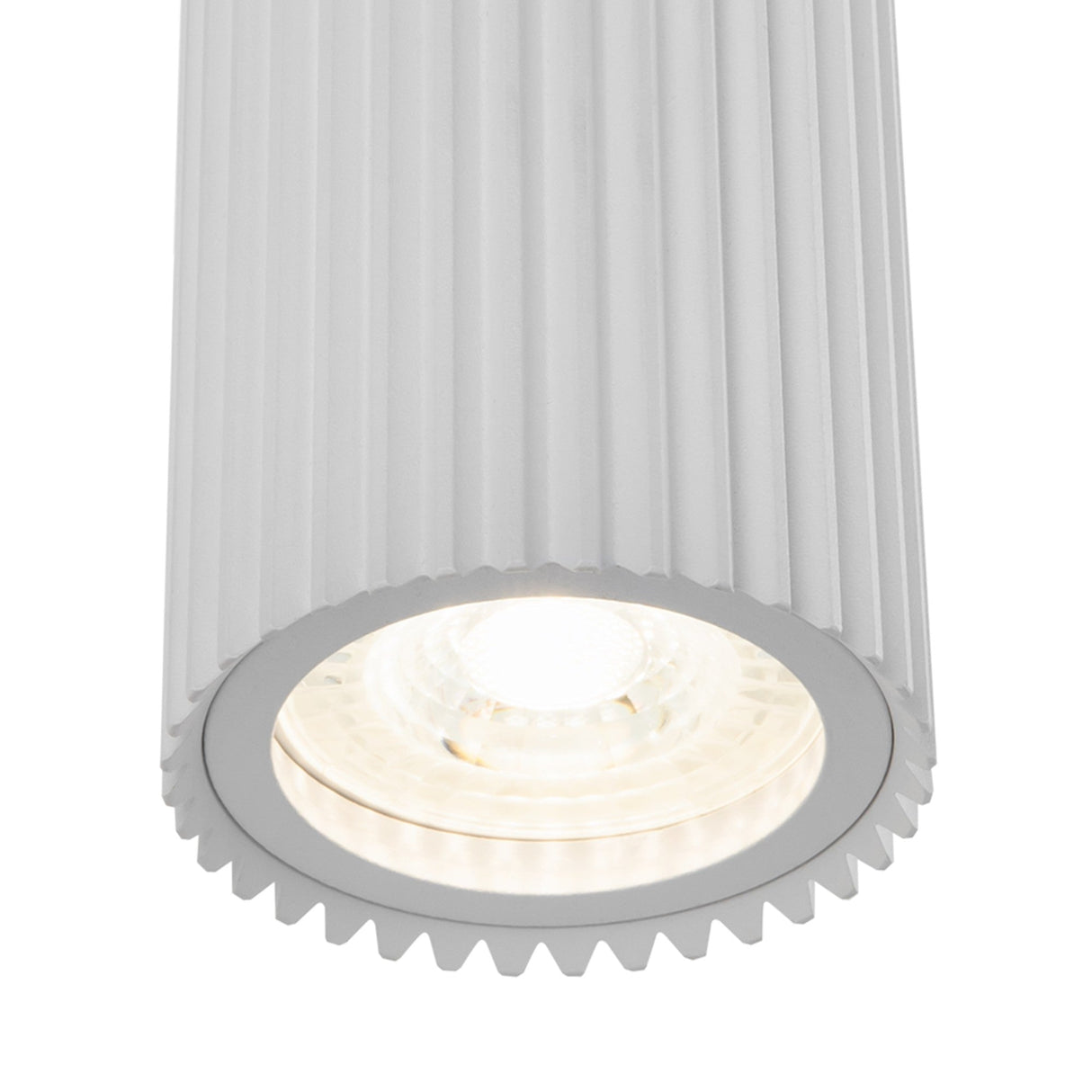 Close-up of the Dynamics up and down wall light in white, emphasizing its modern and smooth finish.