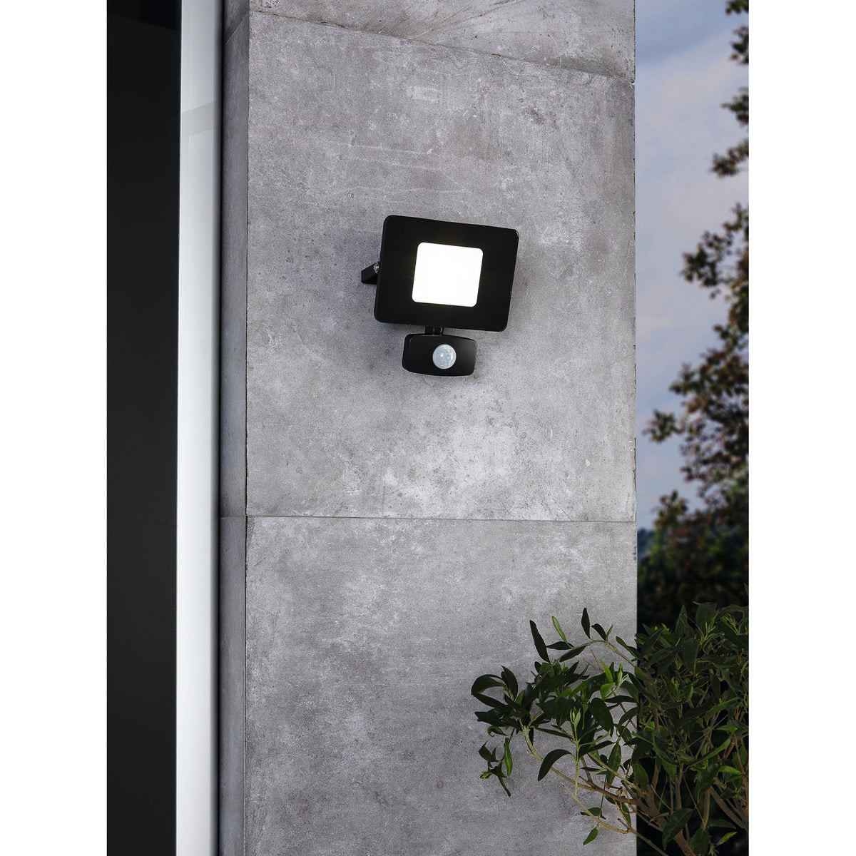 Fesvine LED Flood Light with Motion Sensor 13cm - Black