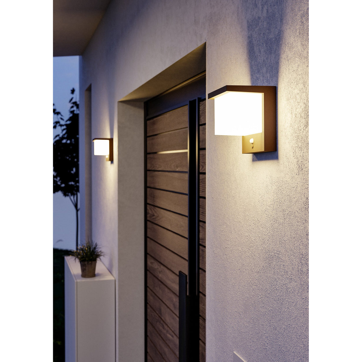 Frigento Solar Wall Light with Motion Sensor