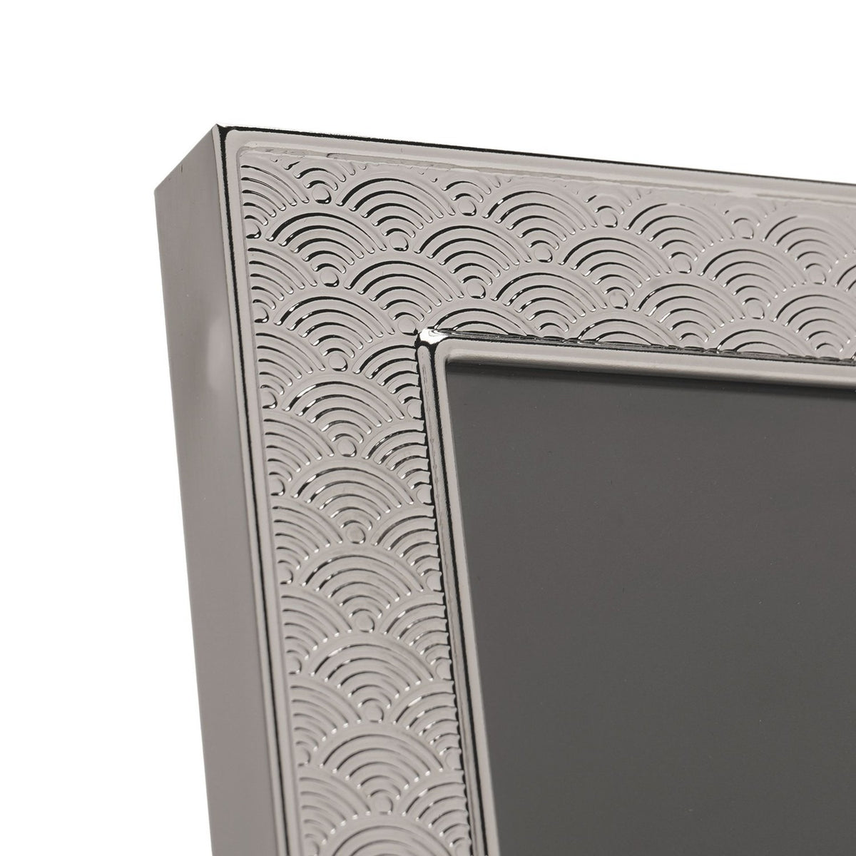 Close-up of the Art Deco Scallop silverplated metal photo frame, showing the raised inner rim and overlapping arc pattern on the silver border.