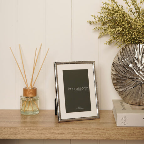 Criss Cross Freestanding Metal Photo Frame 6 x 4in - Silver