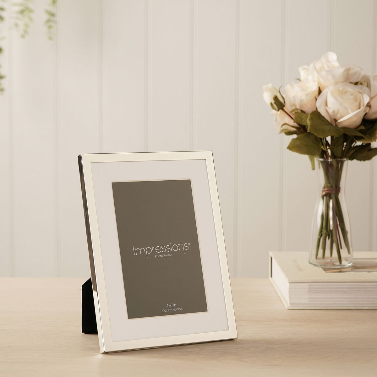 Silverplated Photo Frame with Mount 6 x 4in - Silver & White