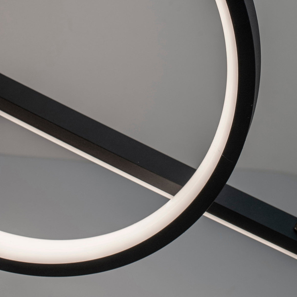 Kitesurf Loop LED Linear Suspension Light - Black