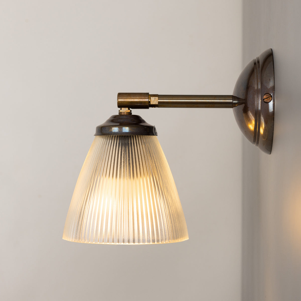Mirovel Art Deco Ribbed Glass Wall Light
