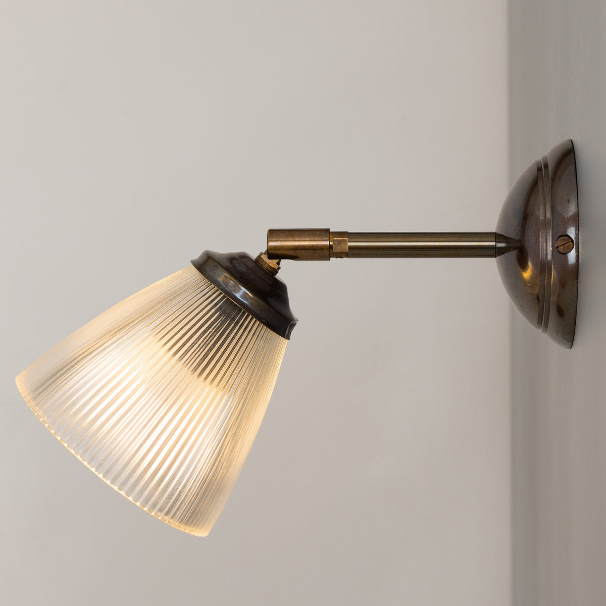Mirovel Art Deco Ribbed Glass Wall Light