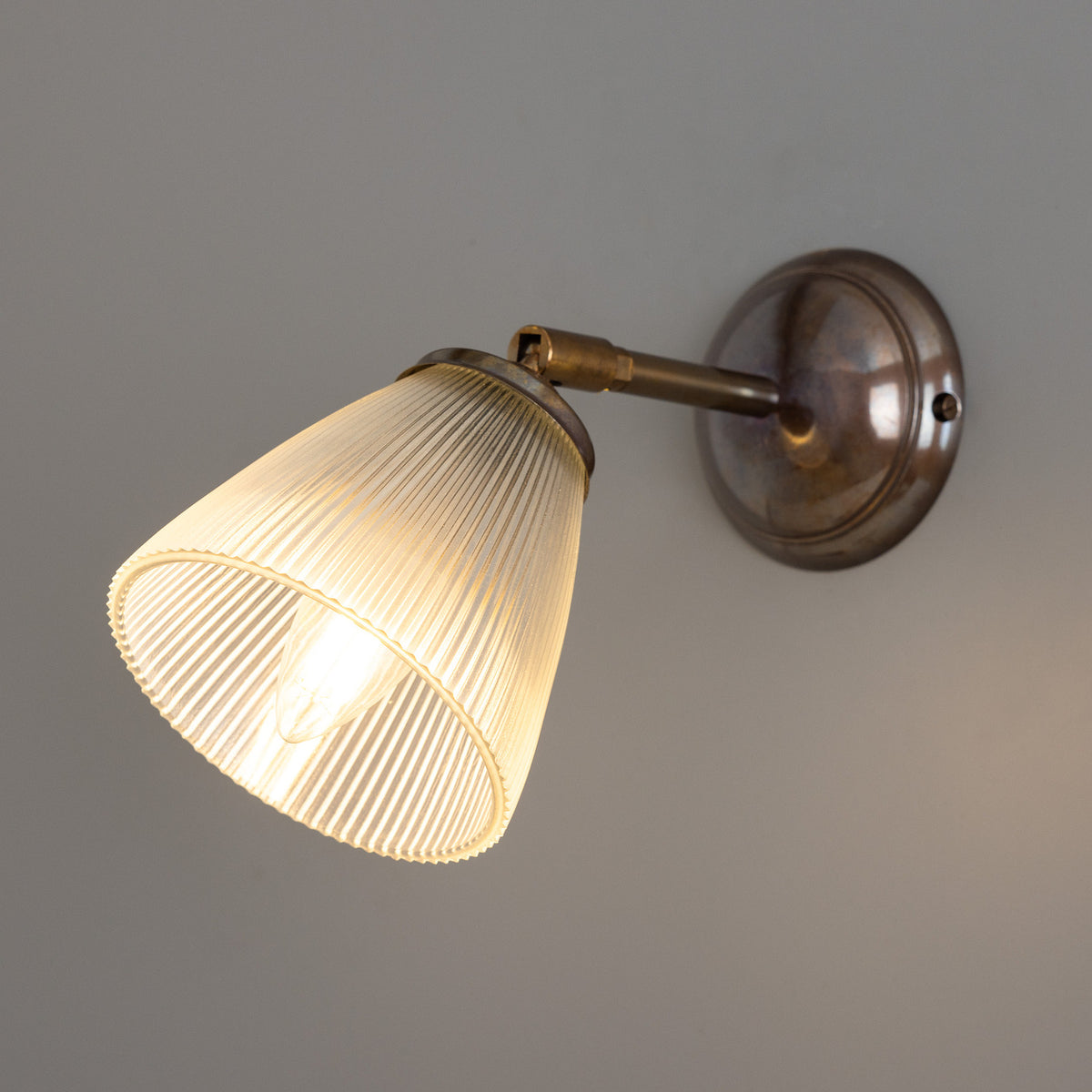 Mirovel Art Deco Ribbed Glass Wall Light