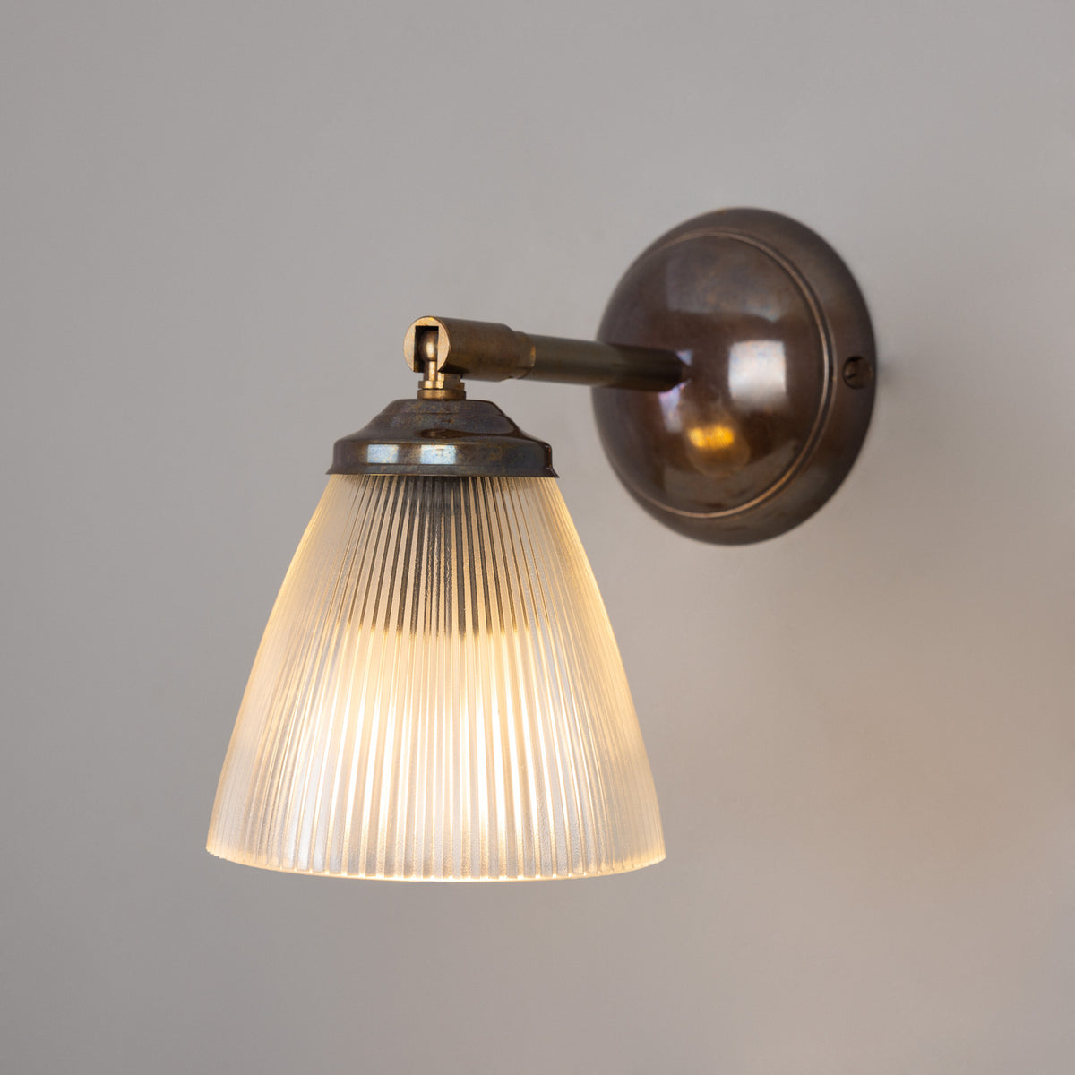 Mirovel Art Deco Ribbed Glass Wall Light