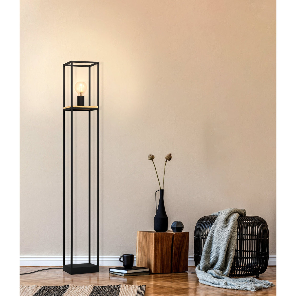 Ninarne Floor Lamp - Black & Brown
