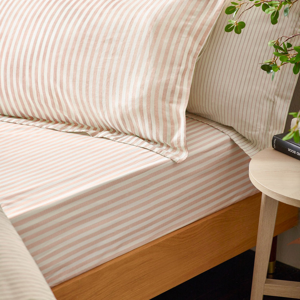 Hebden Reversible Cotton Fitted Sheet - Cream Ground, Blush Pink