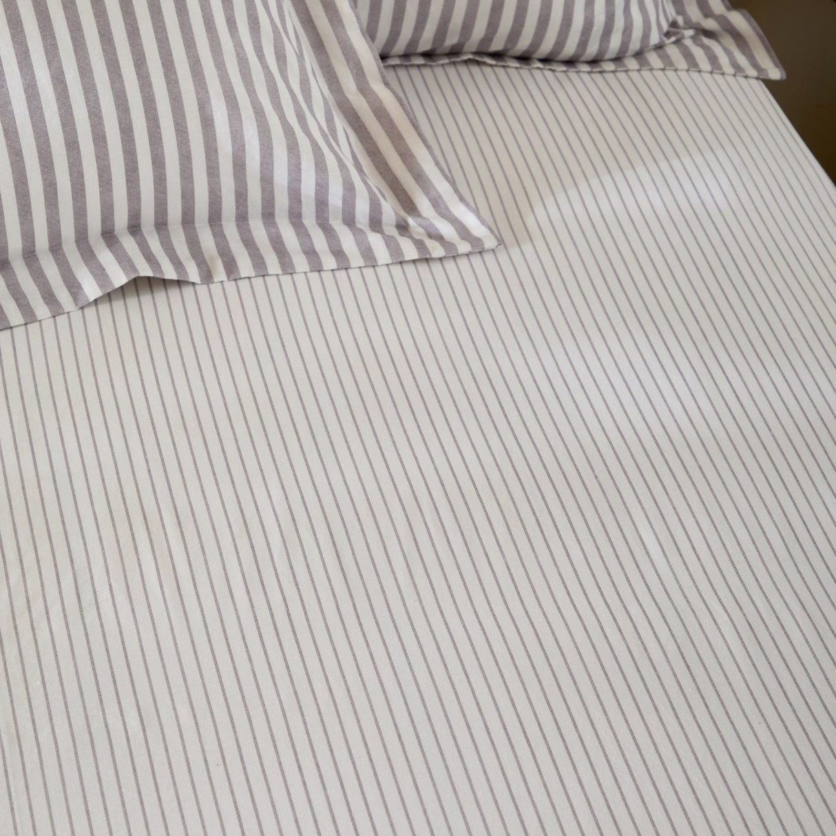 Hebden Striped Cotton Fitted Sheet - Mauve