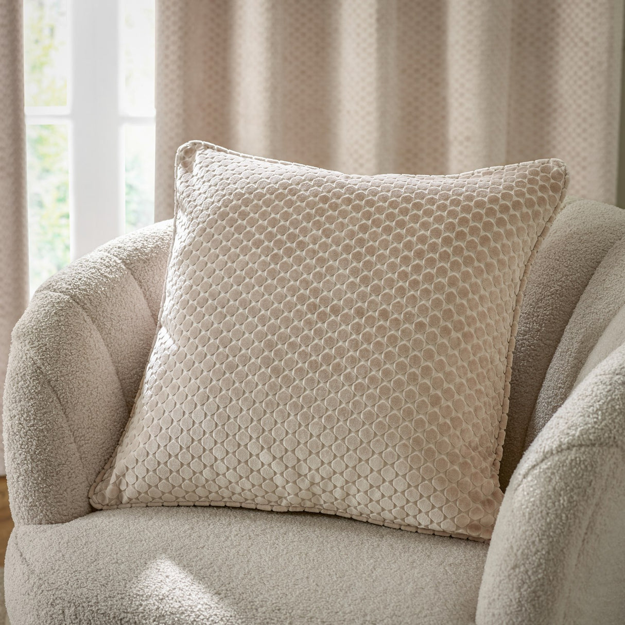 Neptune Geometric Velvet Cushion - Champagne