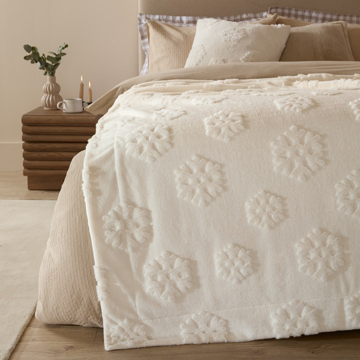 Snowflakes Faux Fur Polyester Velvet Cushion - Snow White