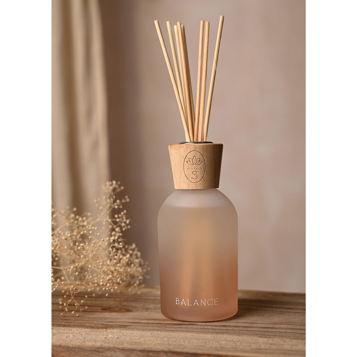 Balance Pink Pepper, Geranium & Amber Diffuser 220ml - Off White
