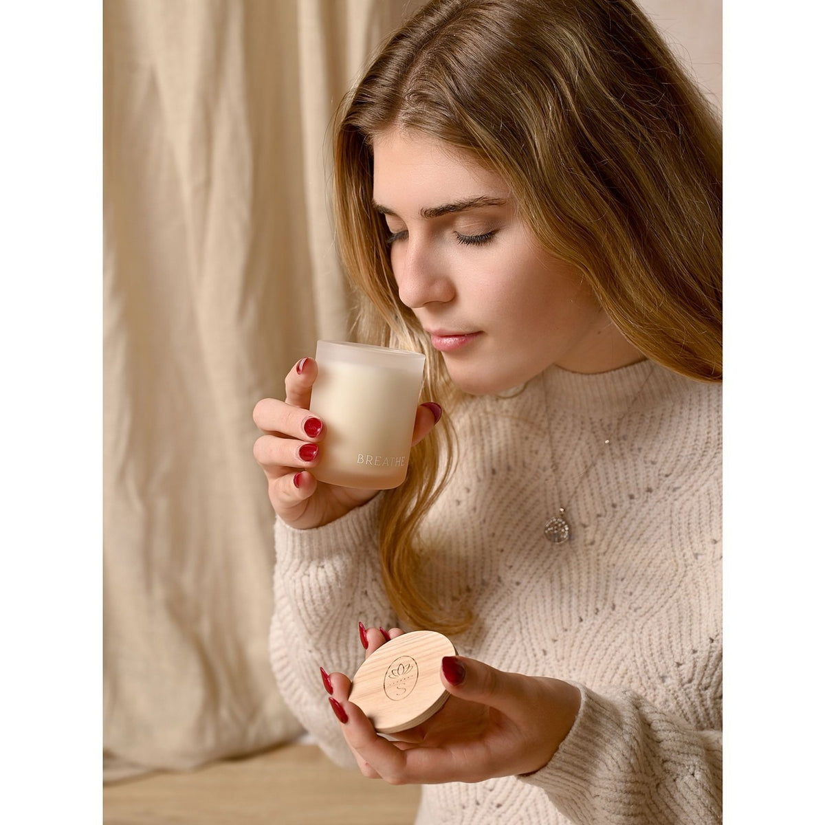Breathe Eucalyptus, Sage & Vetiver Scented Candle - Off White