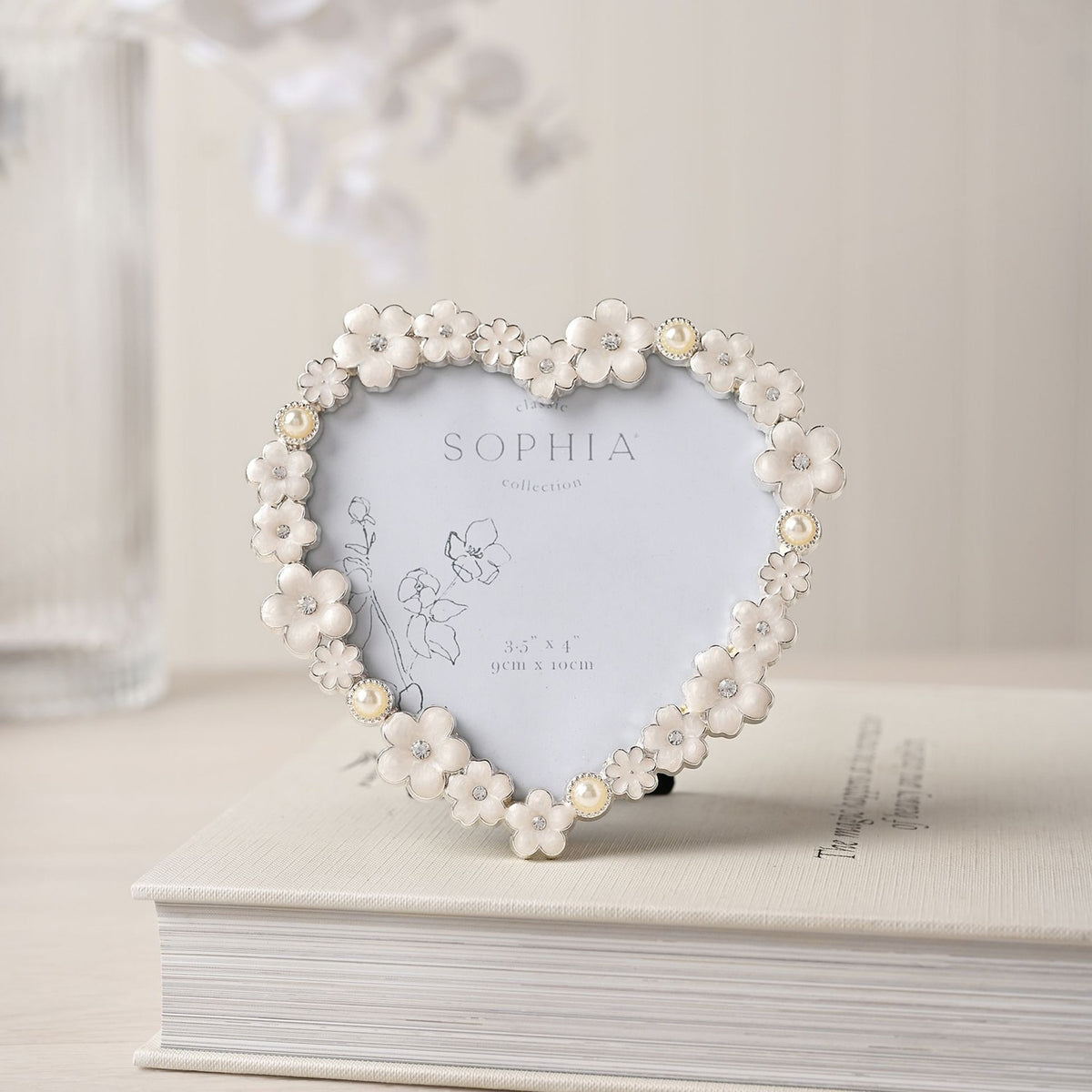 Classic Daisy Heart Metal Photo Frame 4 x 3.5in - White & Black