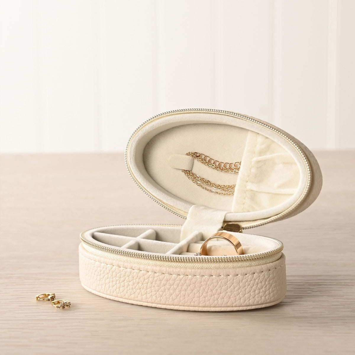 Mini Oval Zip Plastic Jewellery Box with Ring Rolls - Cream