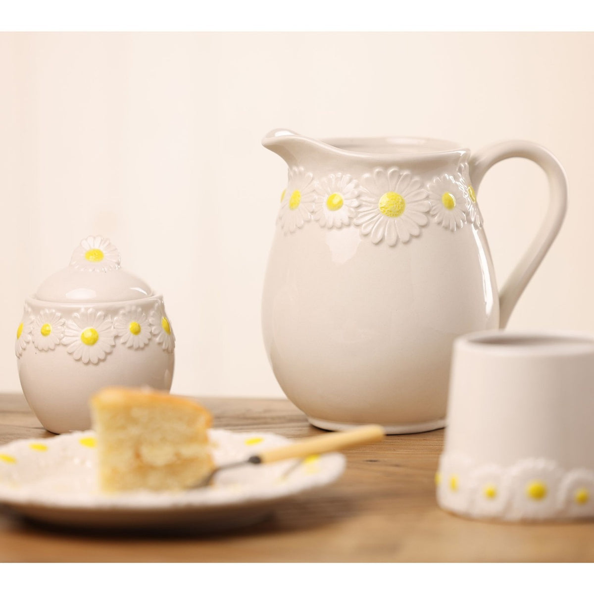 Embossed Daisy Border Stoneware Jug 300ml - White & Yellow