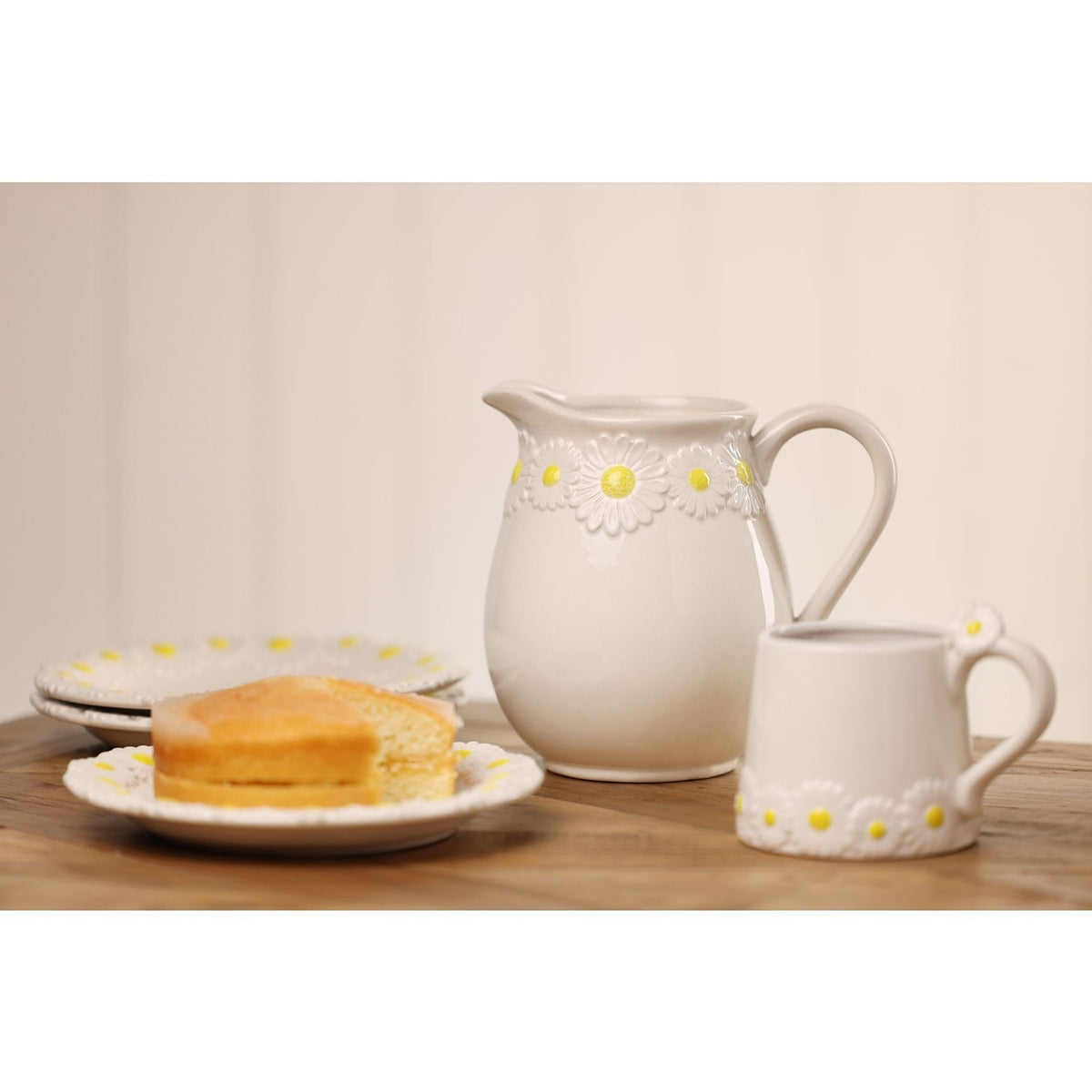 Embossed Daisy Border Stoneware Jug 300ml - White & Yellow