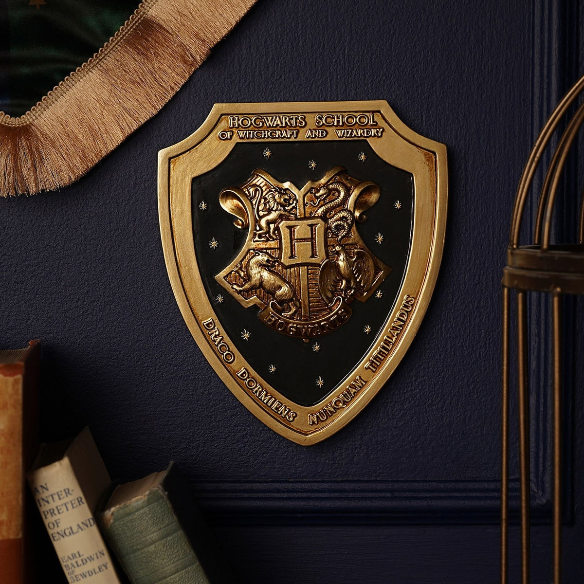 Harry Potter Hogwarts Crest Shield 3D Wall Art - Gold & Black