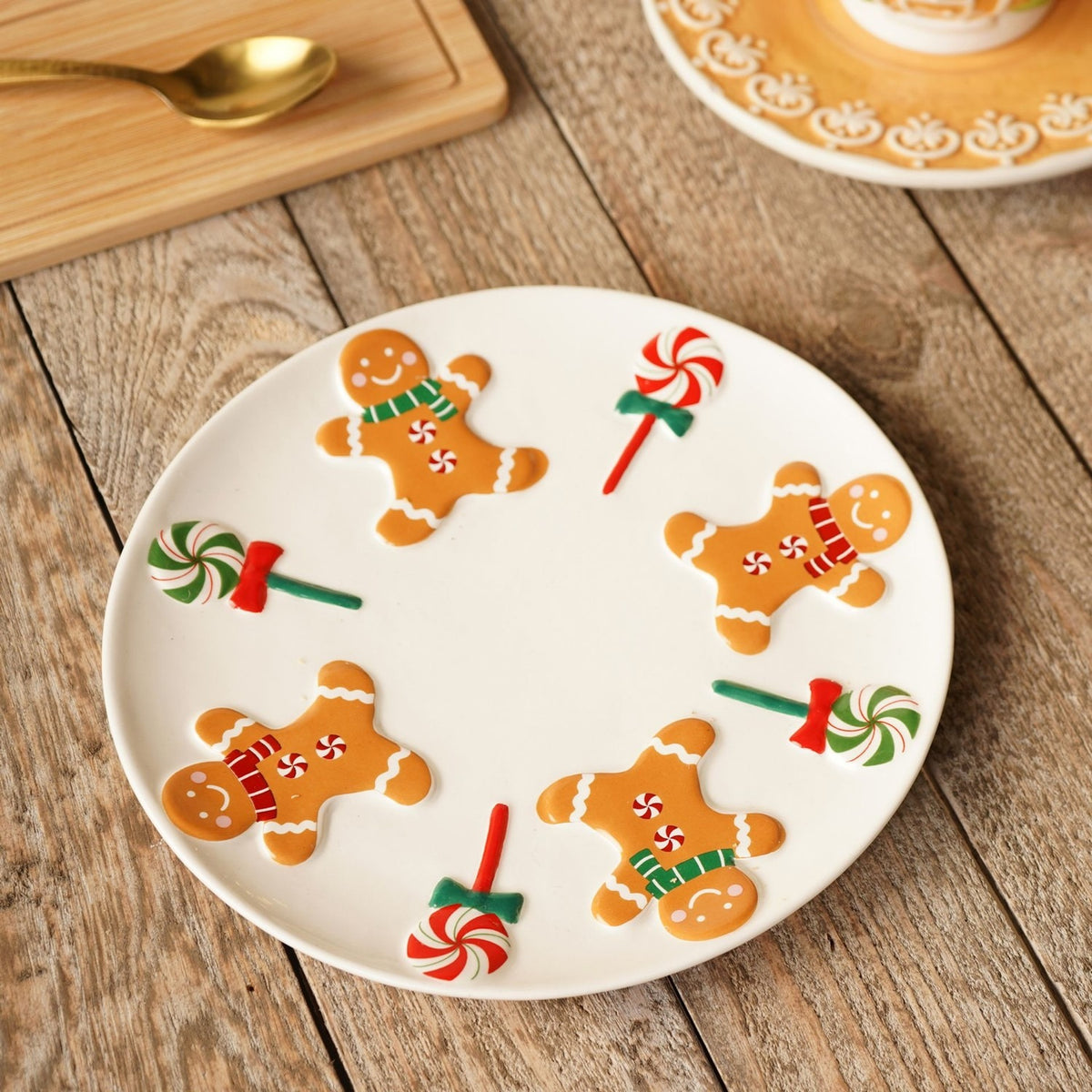 Round Gingerbread Man Ceramic Dinner Plate 19.5cm - Cream
