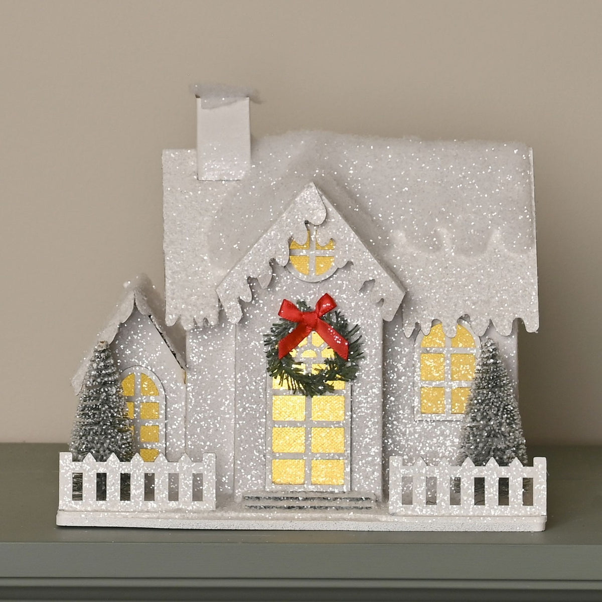 Plastic House LED Light-Up Decoration with Green Wreath - White